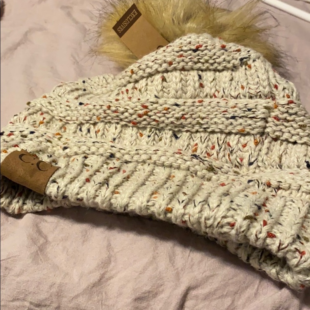 Winter hat - Picture 2 of 2